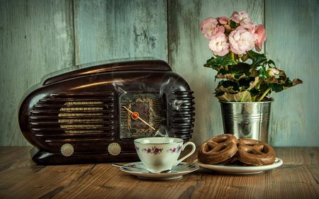 Vintage Geschirr mit Radio
